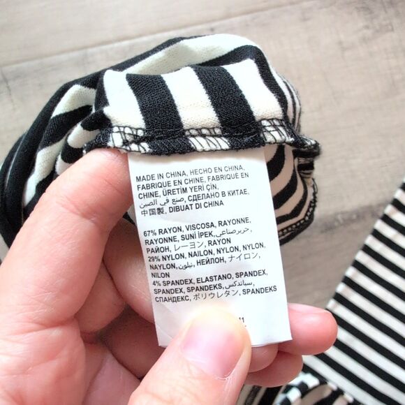 BEBE COLD SHOULDER STRIPED TOP STRETCHY S LONG SLEEVED - Picture 6 of 7